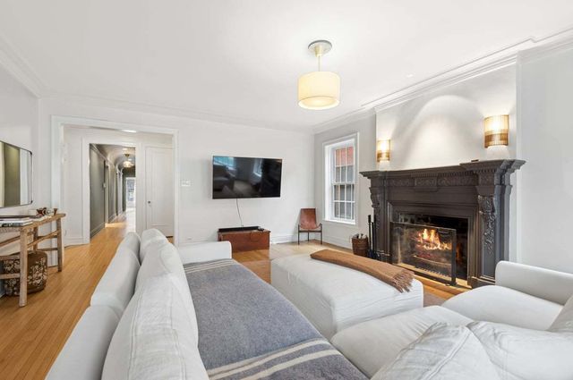 507 W Briar Place 2, Chicago, IL 60657