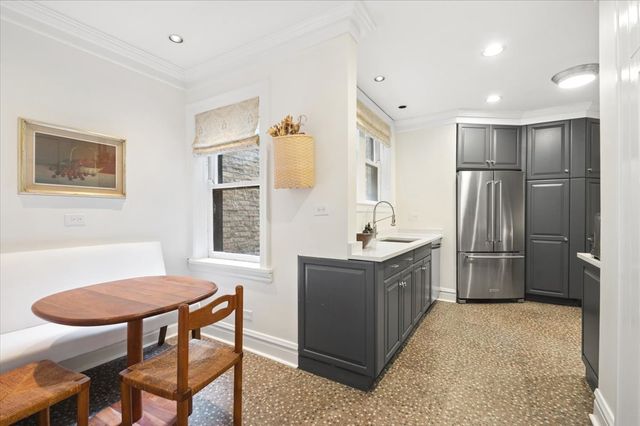507 W Briar Place 2, Chicago, IL 60657