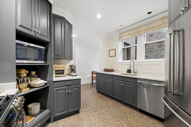 507 W Briar Place 2, Chicago, IL 60657