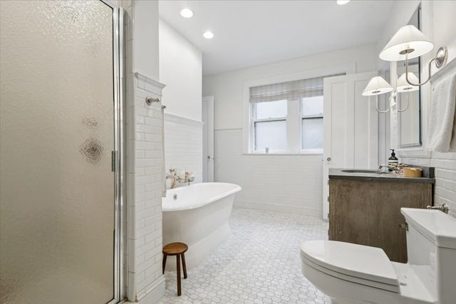 507 W Briar Place 2, Chicago, IL 60657