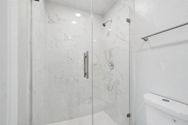 2221 Pennington Drive, Arlington, TX 76014