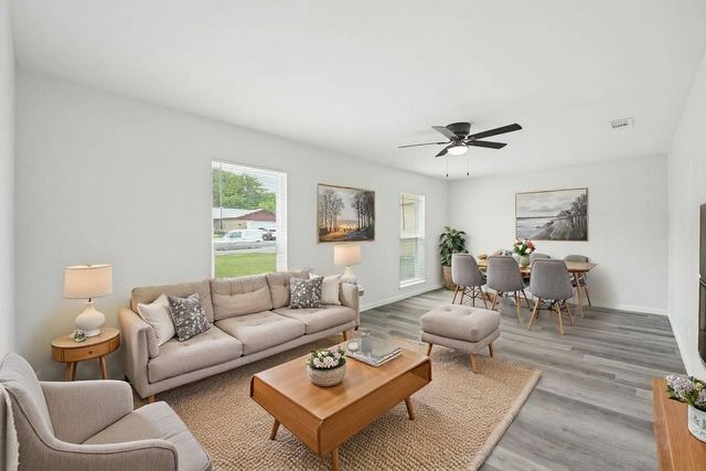 2221 Pennington Drive, Arlington, TX 76014