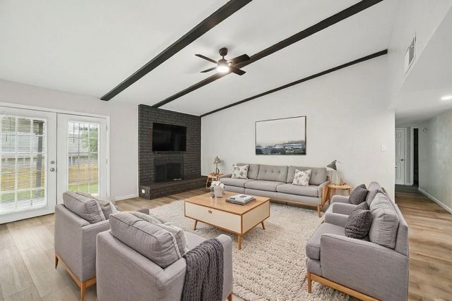 2221 Pennington Drive, Arlington, TX 76014