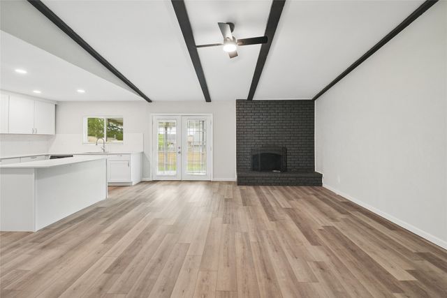 2221 Pennington Drive, Arlington, TX 76014