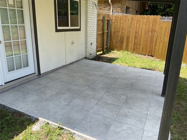 2221 Pennington Drive, Arlington, TX 76014