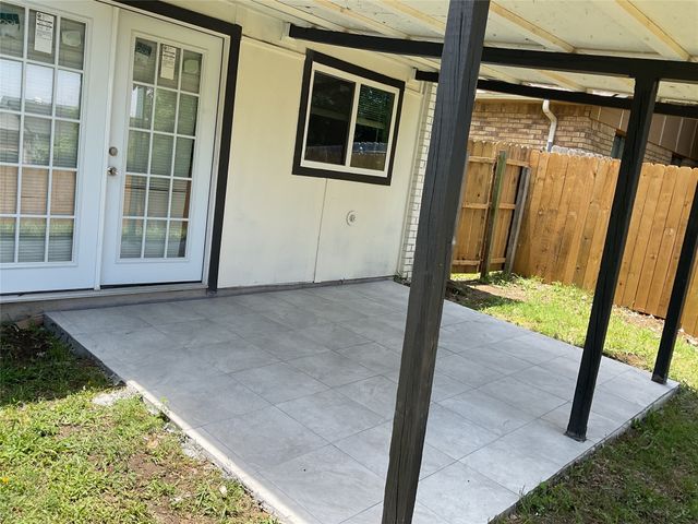 2221 Pennington Drive, Arlington, TX 76014