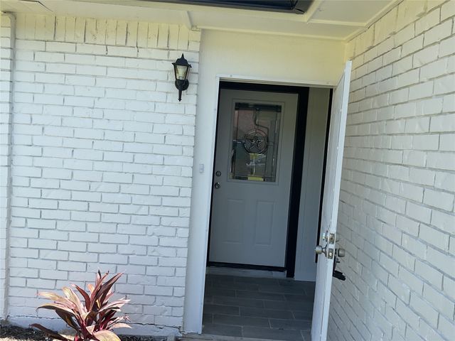 2221 Pennington Drive, Arlington, TX 76014