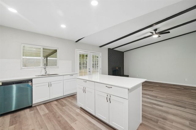 2221 Pennington Drive, Arlington, TX 76014