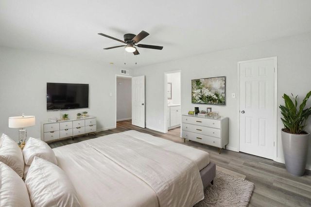 2221 Pennington Drive, Arlington, TX 76014