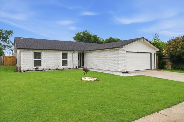2221 Pennington Drive, Arlington, TX 76014