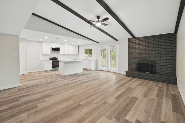 2221 Pennington Drive, Arlington, TX 76014