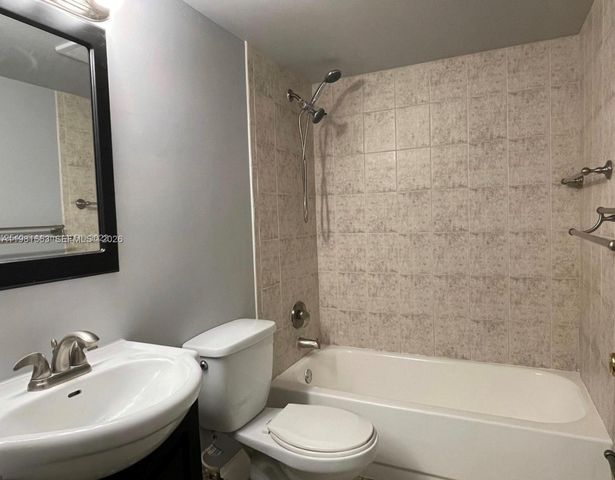 5200 NW 31st Ave 165 J, Fort Lauderdale, FL 33309