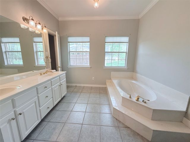 120 Modoc Trail, Lake Kiowa, TX 76240