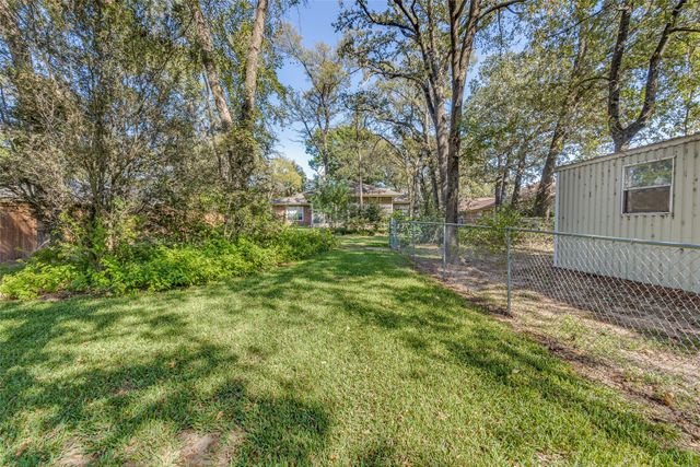 120 Modoc Trail, Lake Kiowa, TX 76240