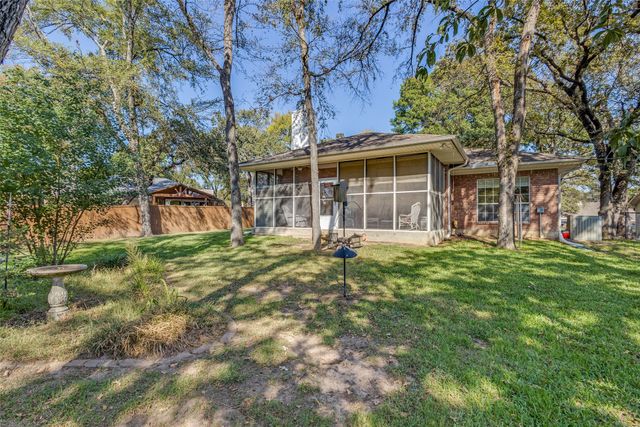 120 Modoc Trail, Lake Kiowa, TX 76240