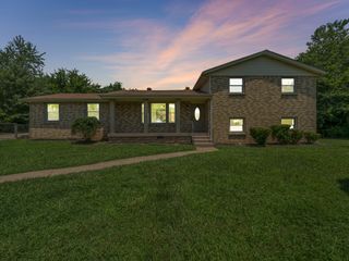 2503 Green Acres Dr, Clarksville, TN 37042