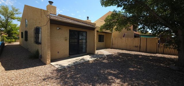 642 Lakeview Circle SE, Rio Rancho, NM 87124
