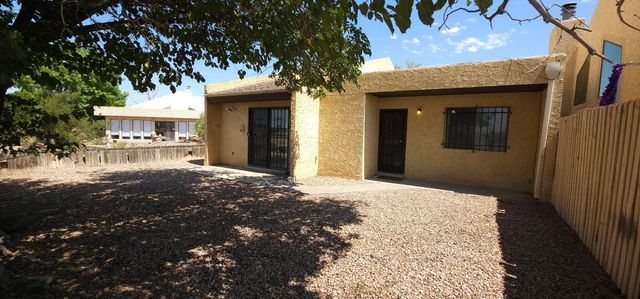 642 Lakeview Circle SE, Rio Rancho, NM 87124
