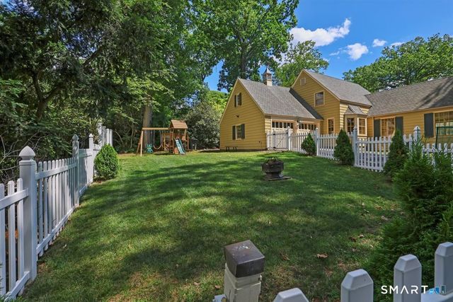 38 Knollwood Road, North Haven, CT 06473