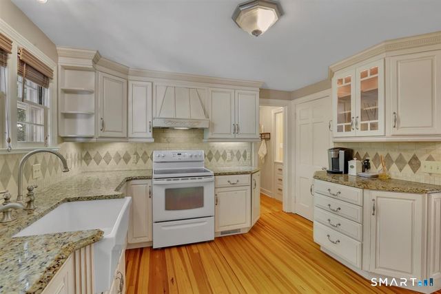 38 Knollwood Road, North Haven, CT 06473
