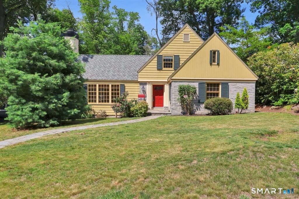 38 Knollwood Road, North Haven, CT 06473
