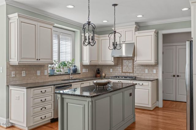 3717 Knollcreek Drive, Apex, NC 27539