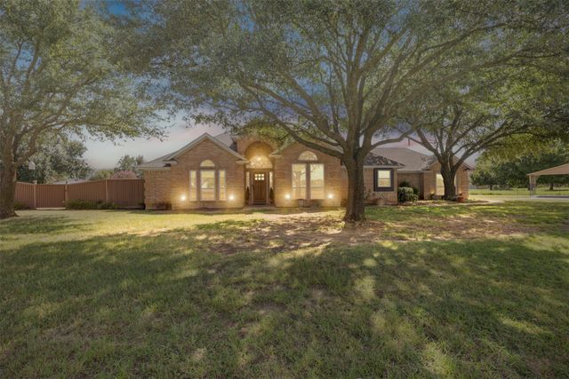 204 Diamond Lane N, Burleson, TX 76028