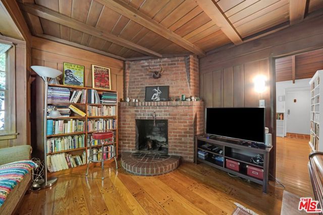 7503 Willow Glen Road, Los Angeles, CA 90046