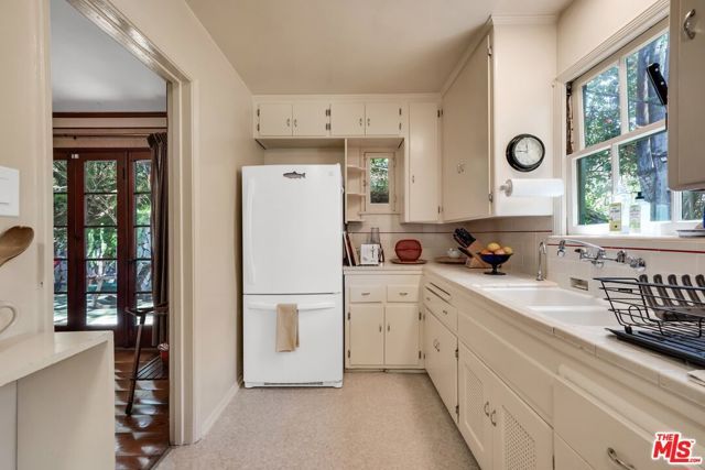 7503 Willow Glen Road, Los Angeles, CA 90046