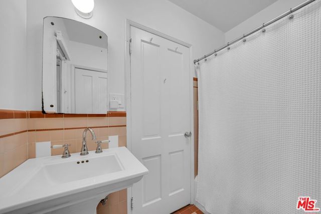 7503 Willow Glen Road, Los Angeles, CA 90046