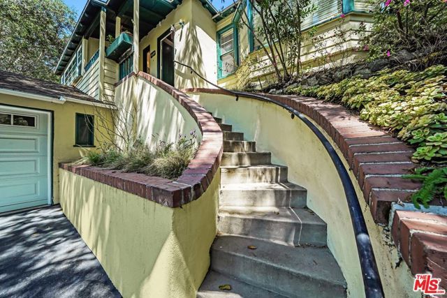 7503 Willow Glen Road, Los Angeles, CA 90046