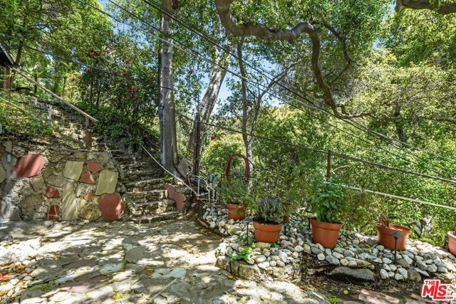 7503 Willow Glen Road, Los Angeles, CA 90046