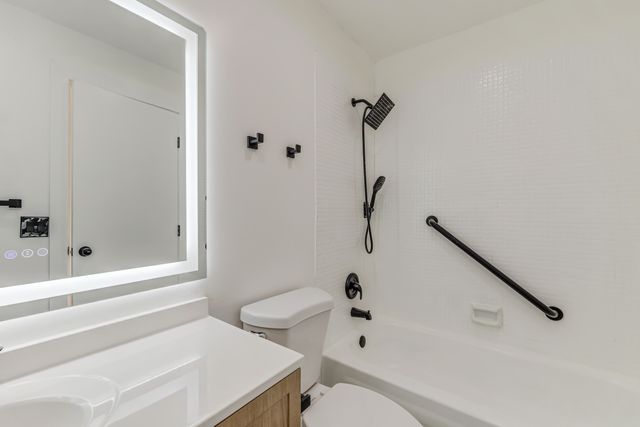 560 Capri, Delray Beach, FL 33484