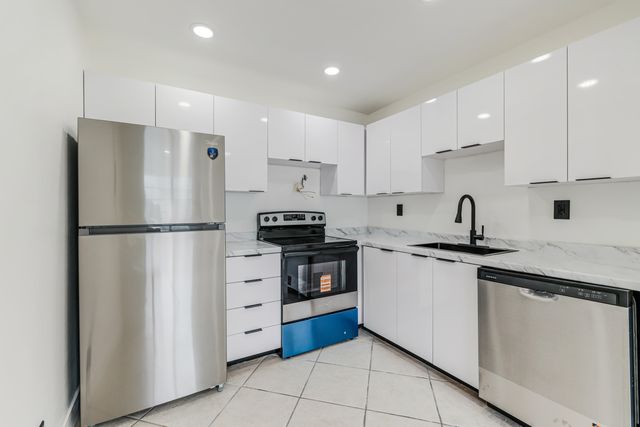 560 Capri, Delray Beach, FL 33484