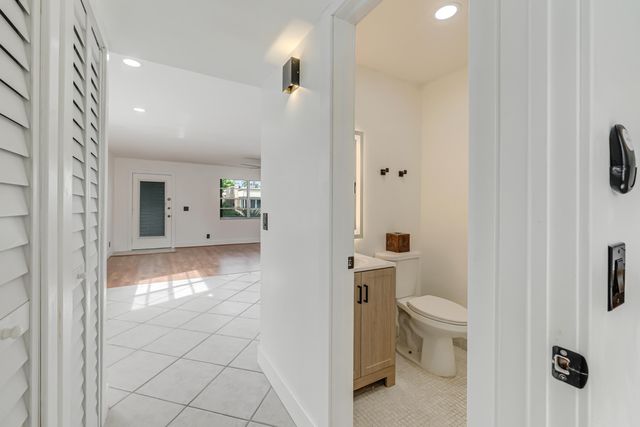 560 Capri, Delray Beach, FL 33484