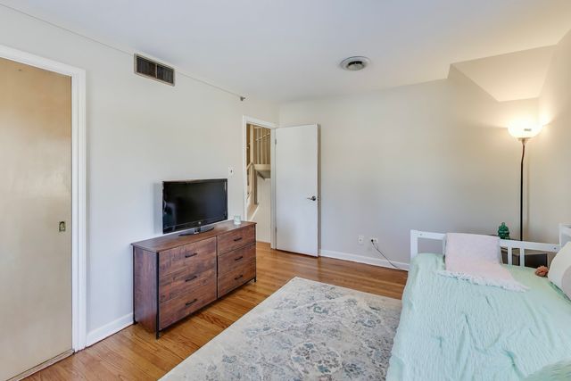 1015 FRANCES Parkway, Park Ridge, IL 60068