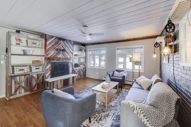 1015 FRANCES Parkway, Park Ridge, IL 60068