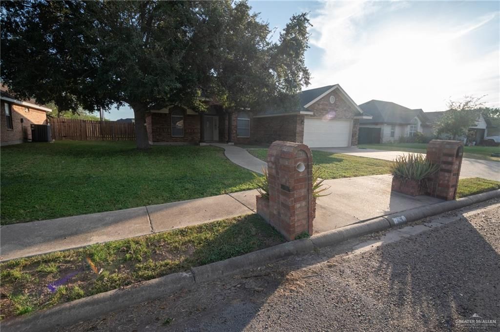 858 Quail Hollow Drive, Weslaco, TX 78596