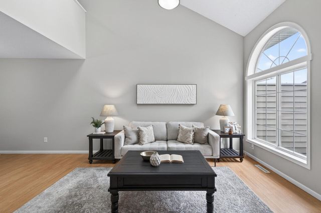 995 106th Lane NW 45, Coon Rapids, MN 55433