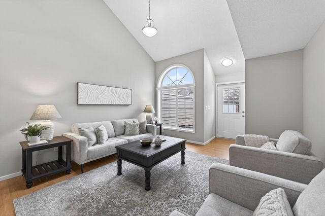 995 106th Lane NW 45, Coon Rapids, MN 55433