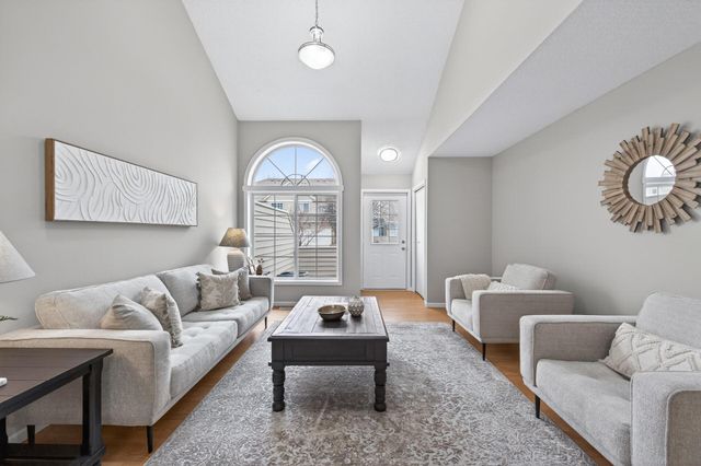 995 106th Lane NW 45, Coon Rapids, MN 55433