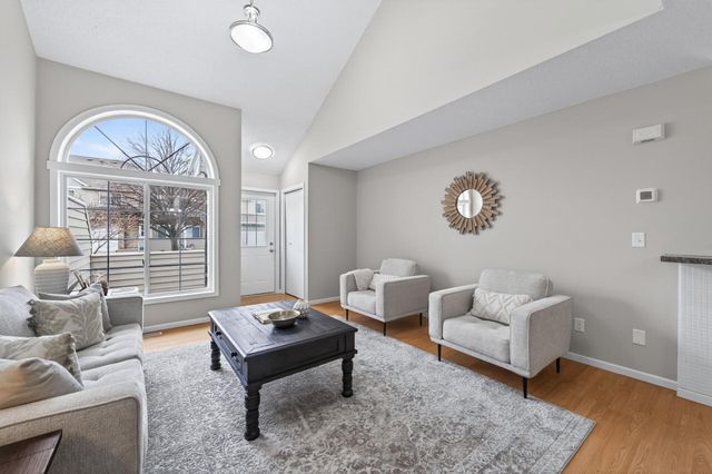 995 106th Lane NW 45, Coon Rapids, MN 55433