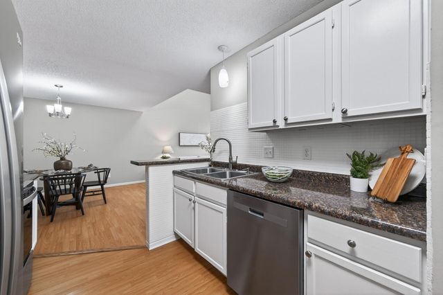 995 106th Lane NW 45, Coon Rapids, MN 55433