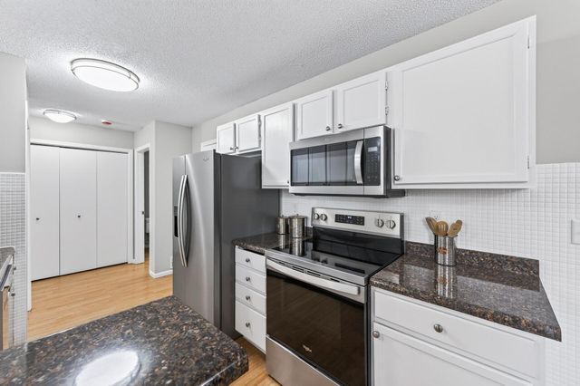 995 106th Lane NW 45, Coon Rapids, MN 55433