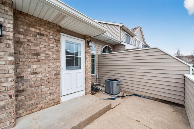 995 106th Lane NW 45, Coon Rapids, MN 55433