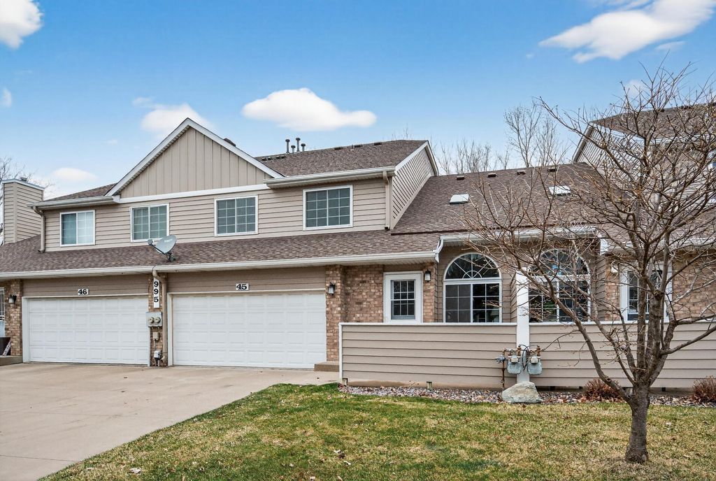 995 106th Lane NW 45, Coon Rapids, MN 55433