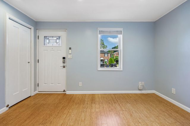 3619 S FOUR MILE RUN, Arlington, VA 22206