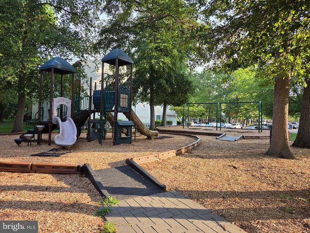 71 MULBERRY CT, Hamilton, NJ 08619