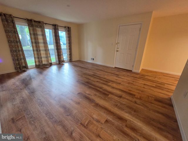 71 MULBERRY CT, Hamilton, NJ 08619