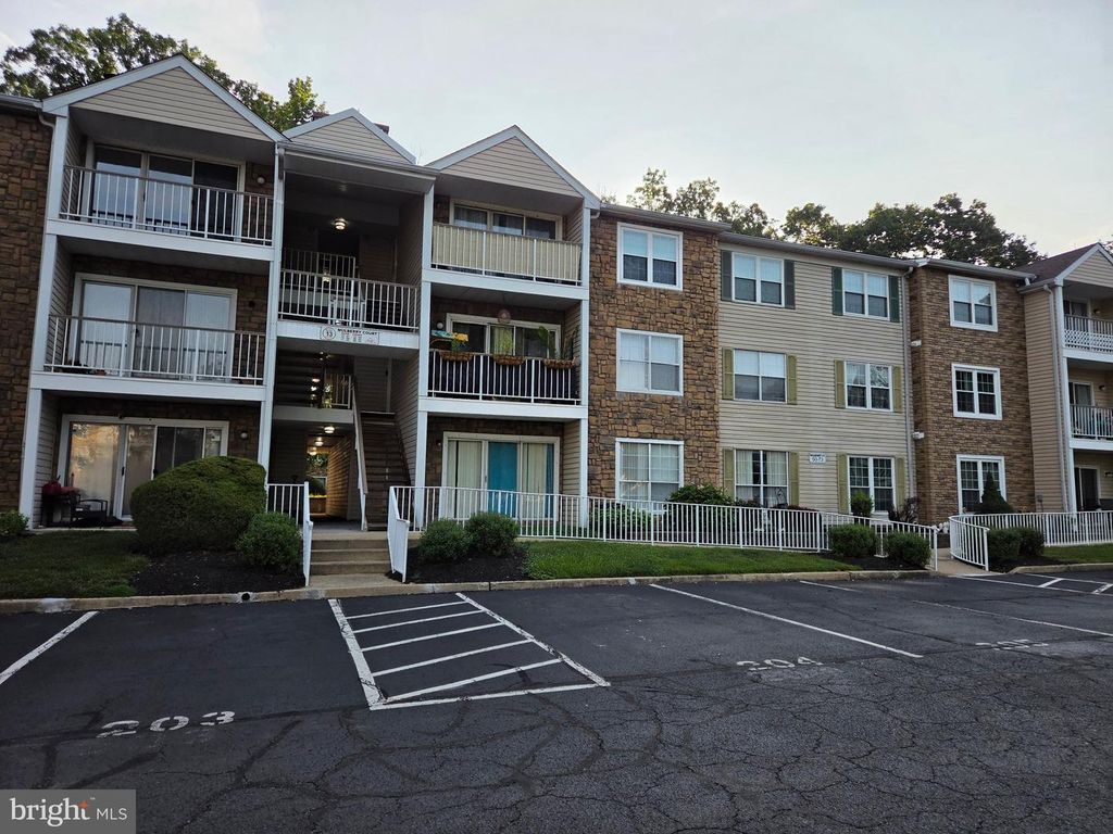 71 MULBERRY CT, Hamilton, NJ 08619
